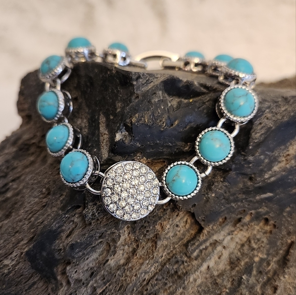 NWOT Lia Sophia "Breeze Bay" Turquoise Rhinestone and Silver Bracelet